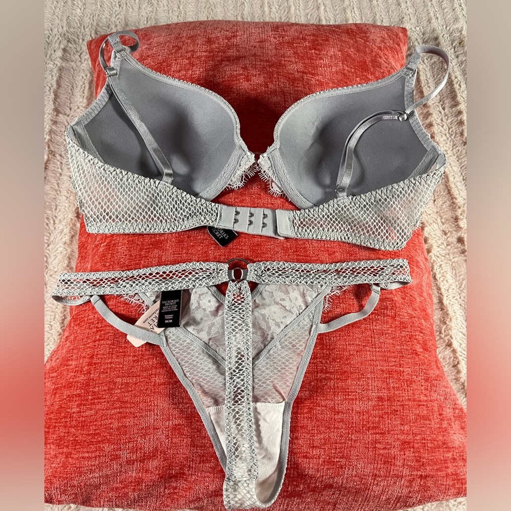 RARE! NWT, NWOT Victoria's Secret Silver Icy Lace Bra & Thong Panty Set 34C, M - Picture 3 of 6